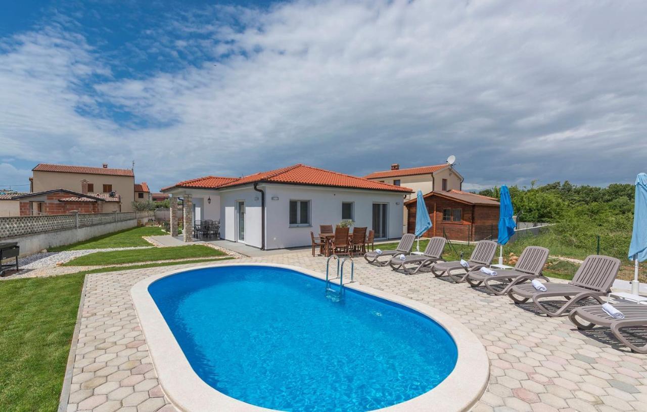 Villa Frontera Croatia 波雷奇 外观 照片
