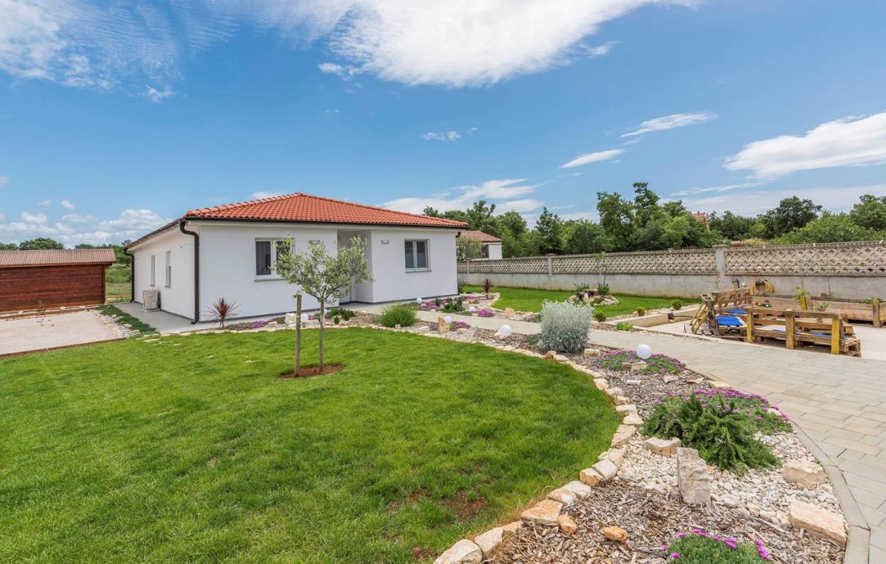 Villa Frontera Croatia 波雷奇 外观 照片